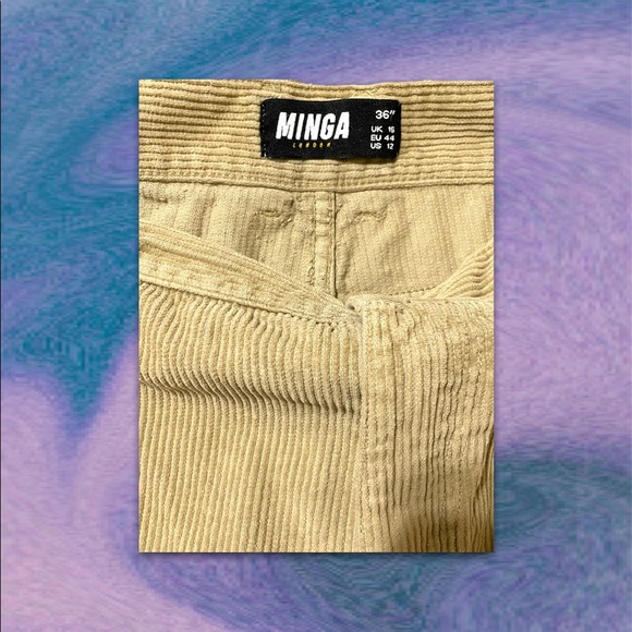 ♥︎ Minga London Corduroy Pleated Shorts ♥︎ - Picture 3 of 4